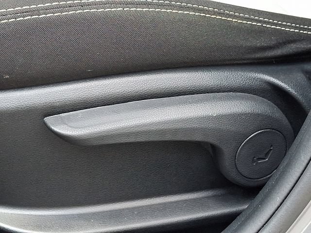Used 2022 Hyundai Venue SEL FWD image 25