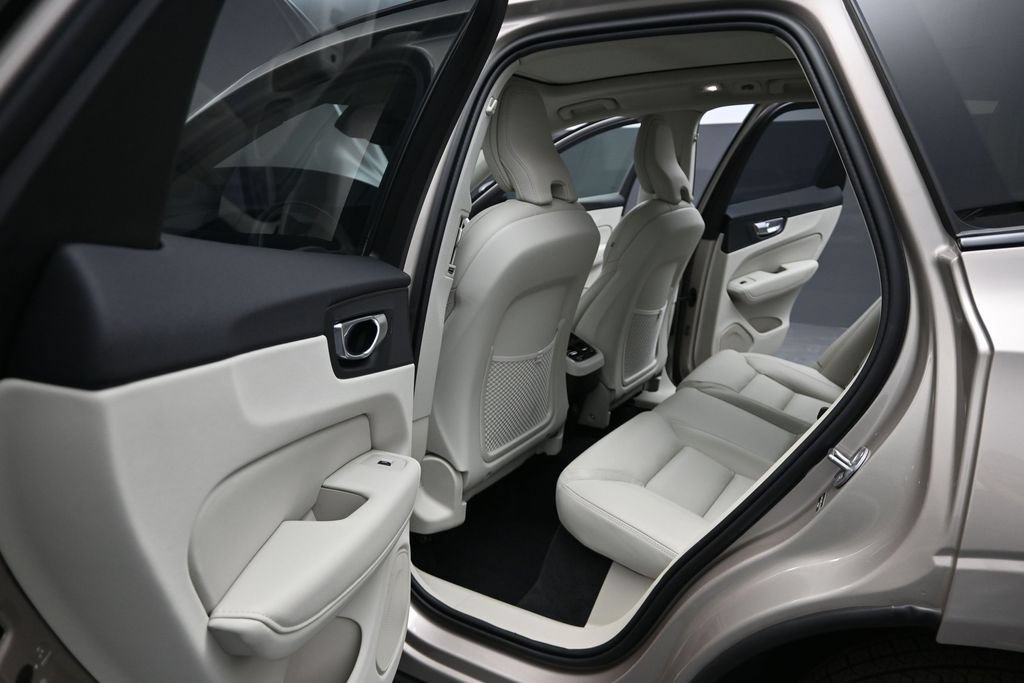 New 2026 Volvo XC60 B5 Ultra w/ Protection Package Premier AWD/4WD image 16