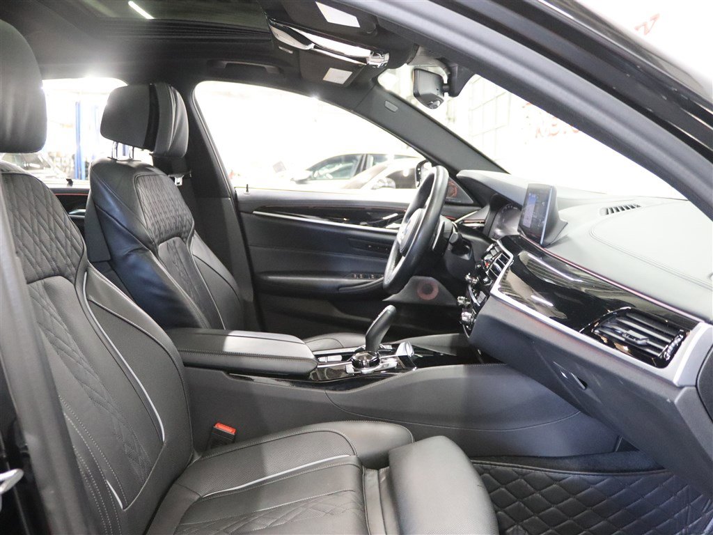 Used 2020 BMW M550i xDrive w/ Executive Package image 13