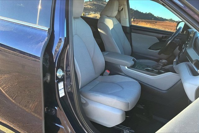 Used 2020 Toyota Highlander LE image 28