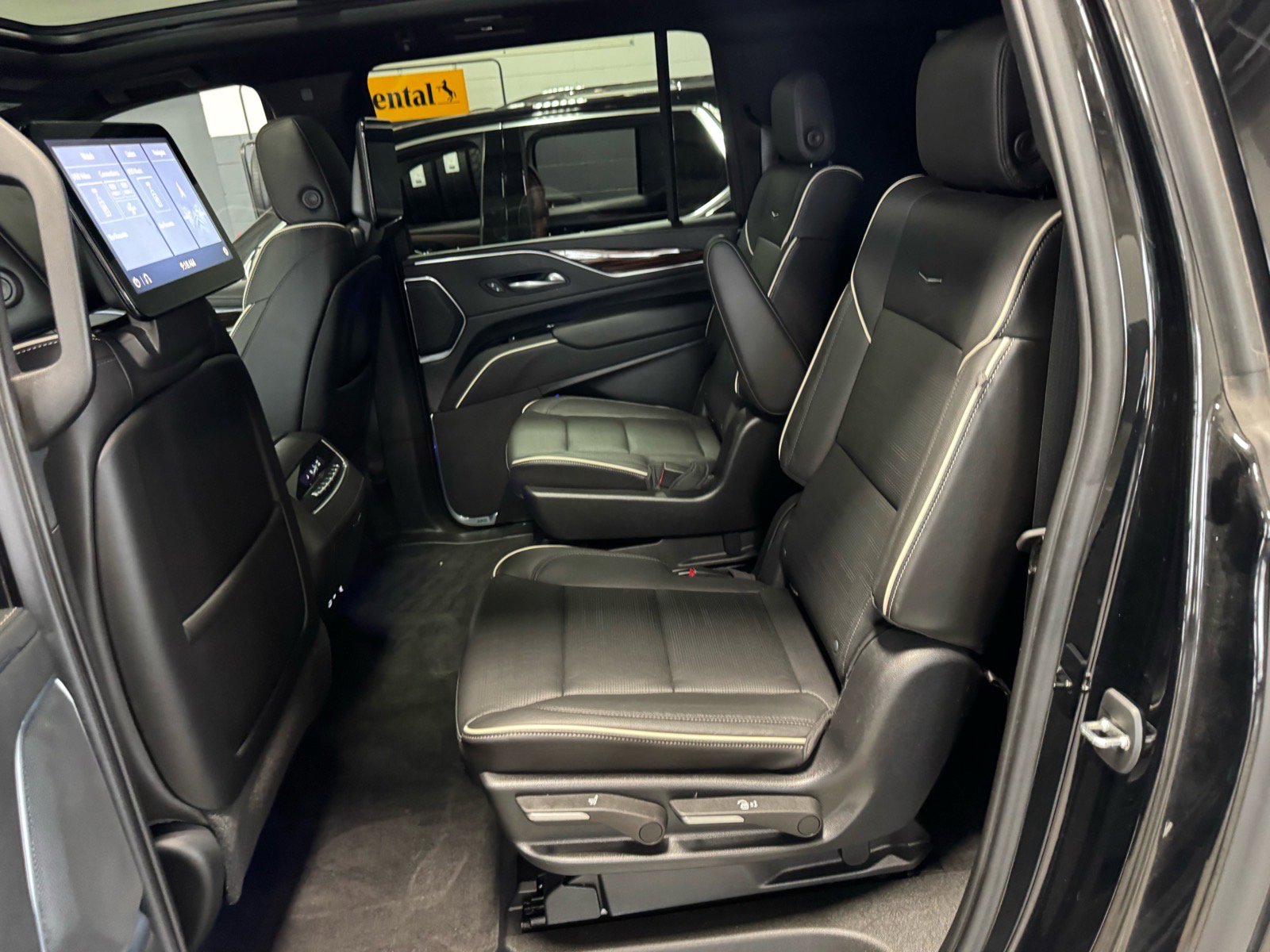 Used 2021 Cadillac Escalade ESV Premium Luxury AWD/4WD image 14