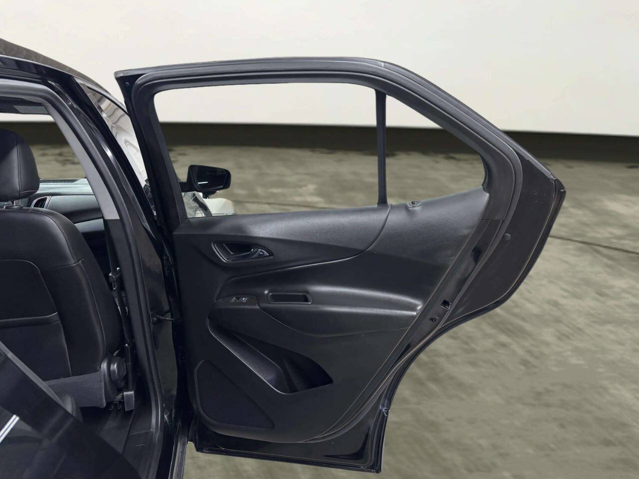 Used 2020 Chevrolet Equinox LT w/ Midnight Edition AWD/4WD image 19
