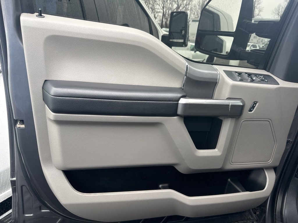 Used 2022 Ford F250 XLT w/ Black Appearance Package image 16