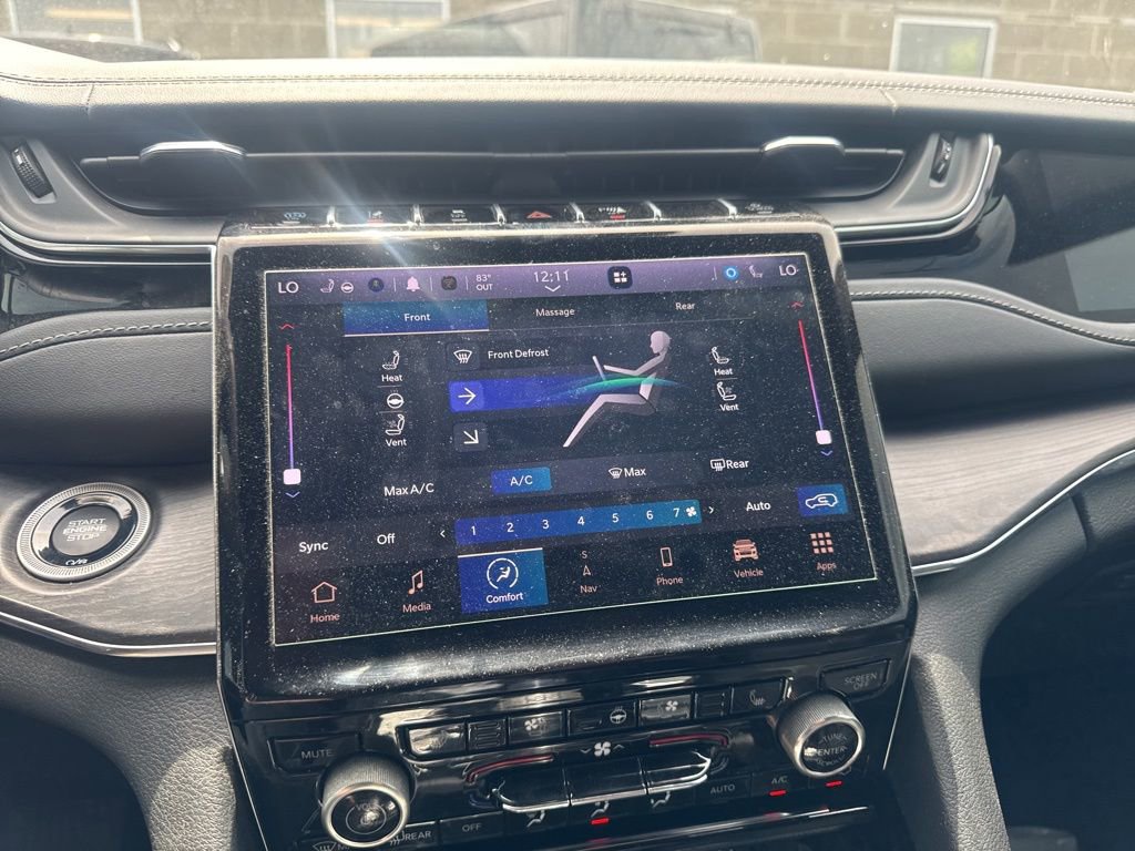 Used 2023 Jeep Grand Cherokee Overland w/ Luxury Tech Group IV image 16