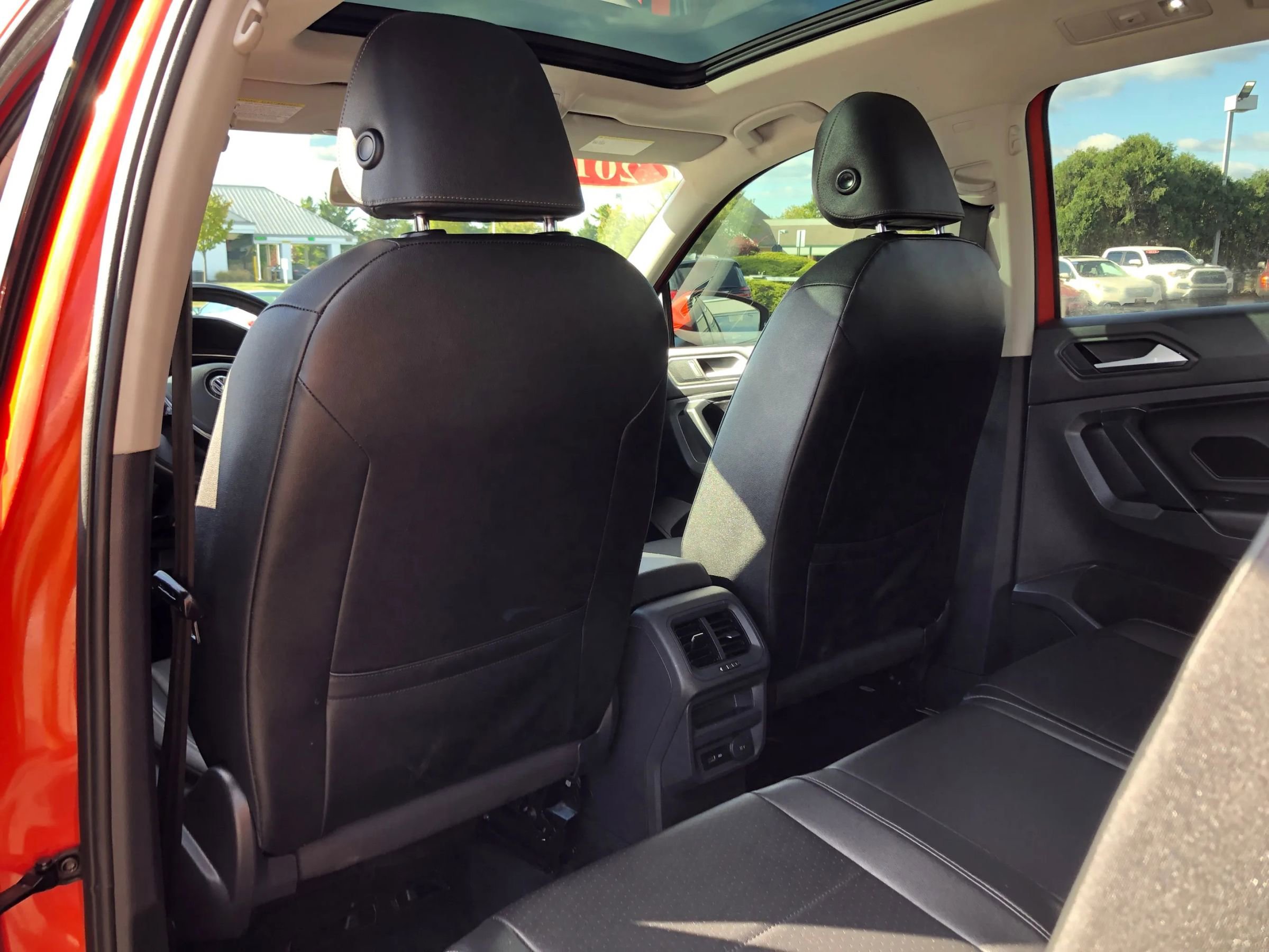 Used 2019 Volkswagen Tiguan SEL image 35