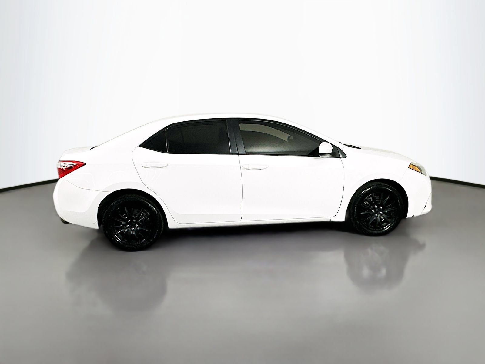 Used 2015 Toyota Corolla LE FWD image 9