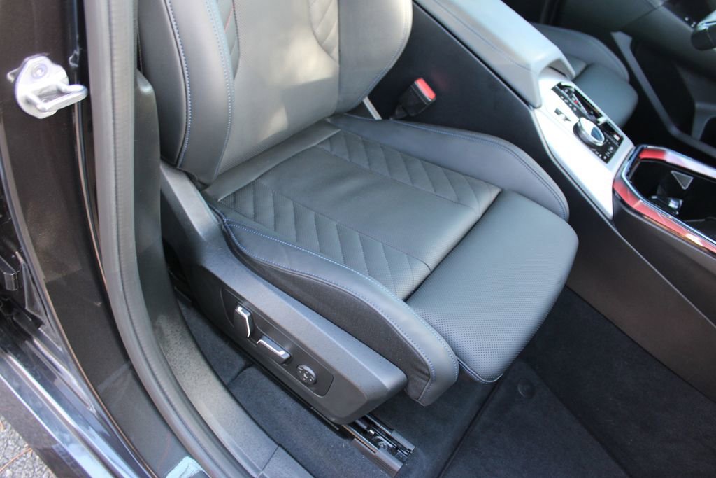 Used 2025 BMW X3 xDrive30i w/ Premium Package image 28