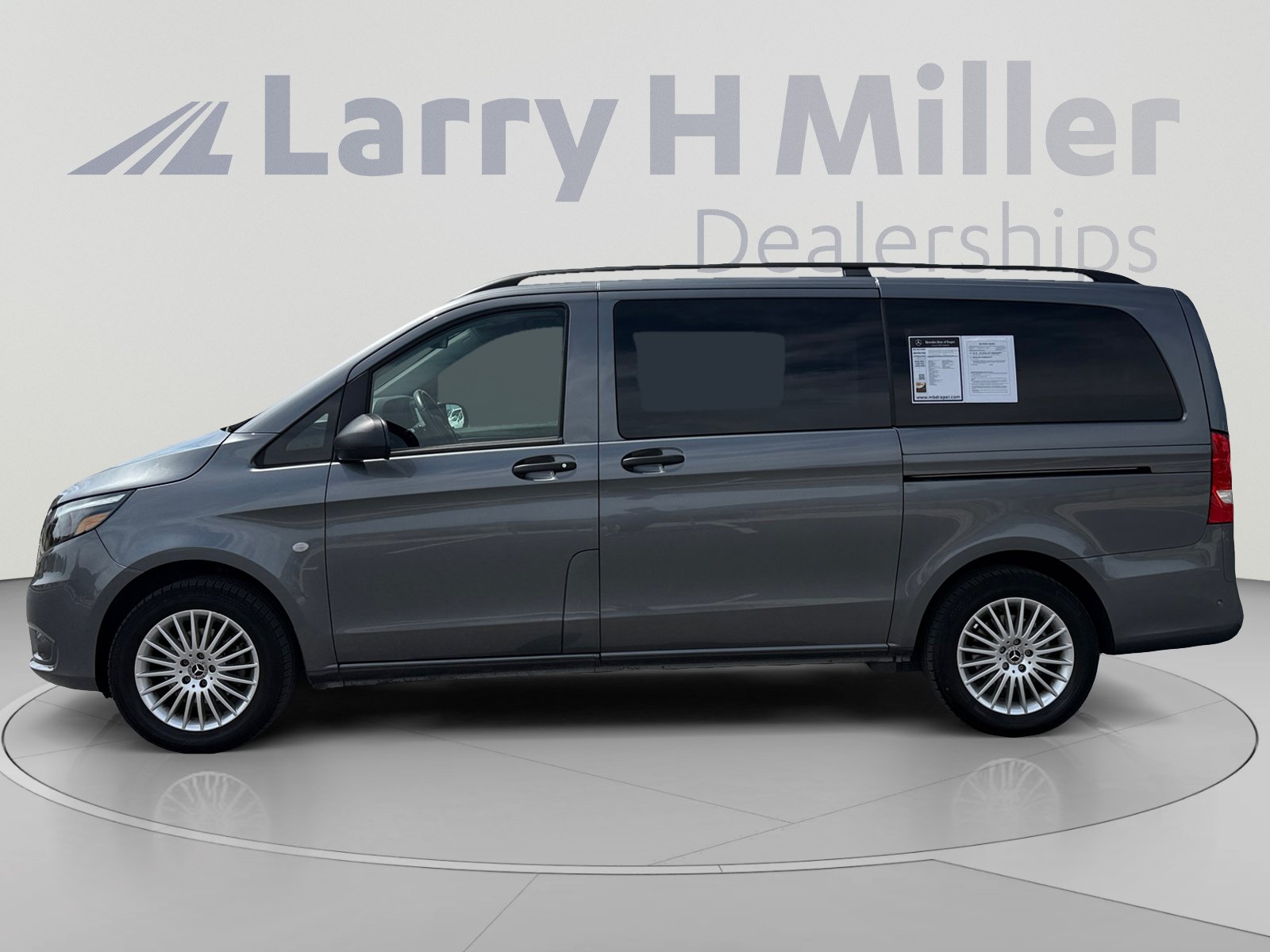 Used 2023 Mercedes-Benz Metris Passenger image 2