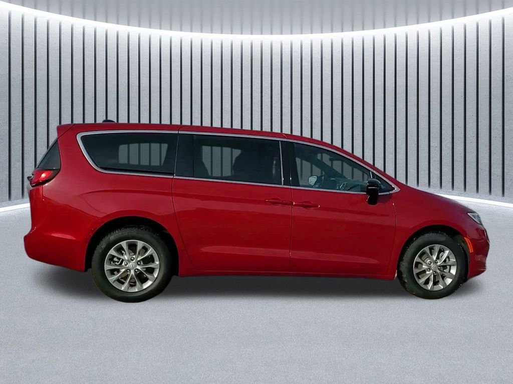 New 2026 Chrysler Pacifica Select image 7