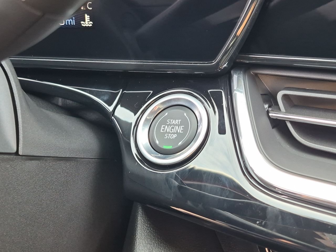 New 2026 Chevrolet Trax RS w/ Sunroof Package FWD image 17