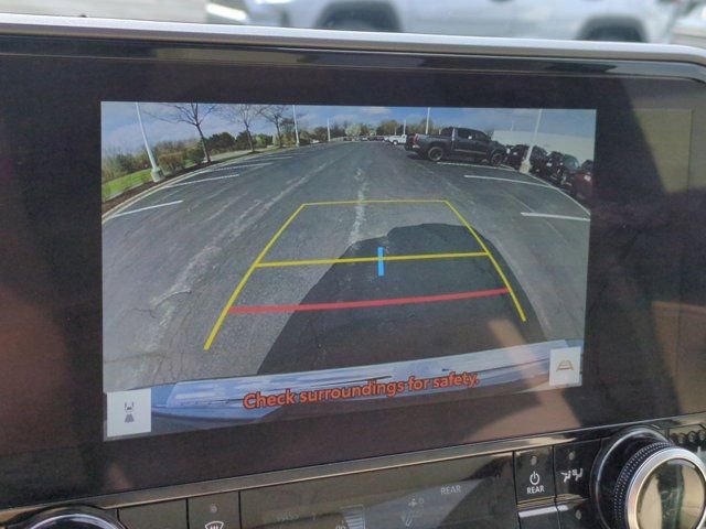 Used 2023 Toyota Highlander Limited FWD image 13