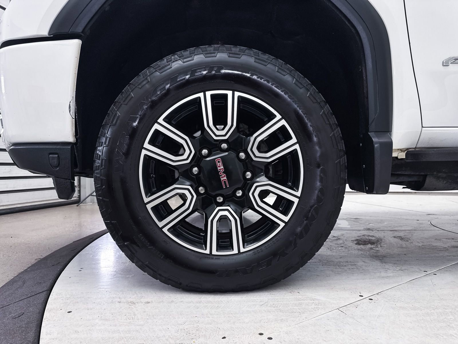 Used 2021 GMC Sierra 2500 AT4 w/ AT4 Premium Plus Package image 17