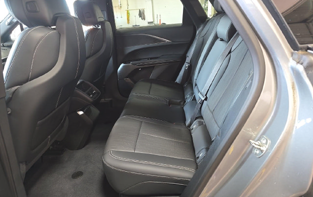Used 2024 Cadillac Lyriq Luxury AWD/4WD image 8