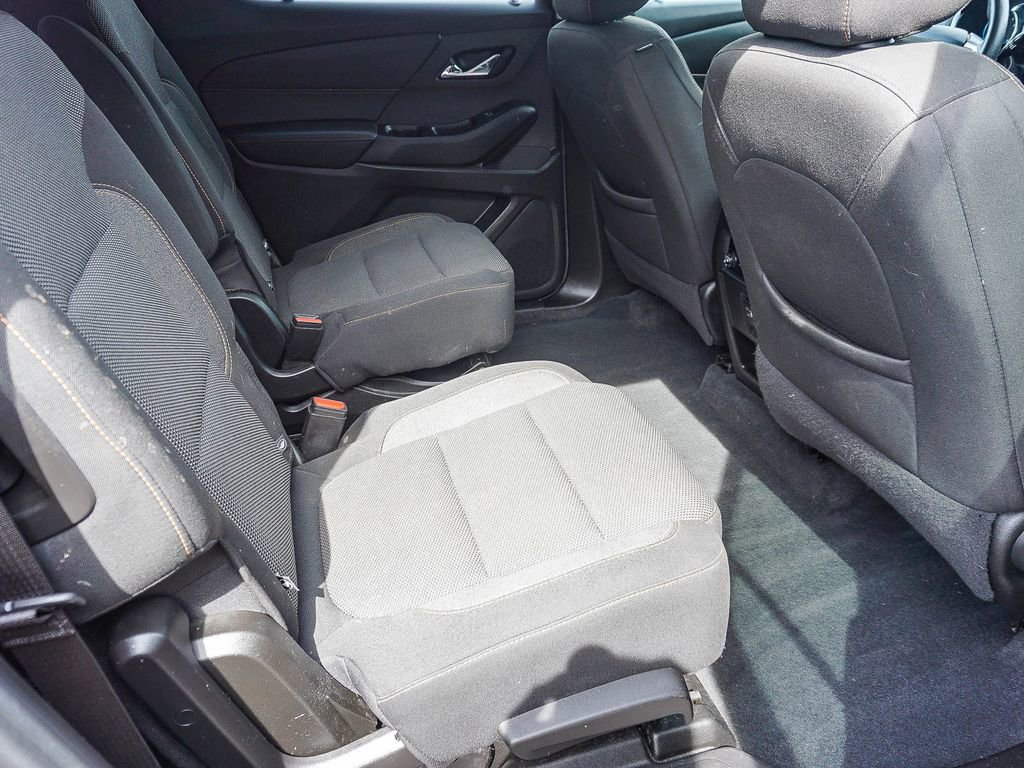 Used 2021 Chevrolet Traverse LT FWD image 13