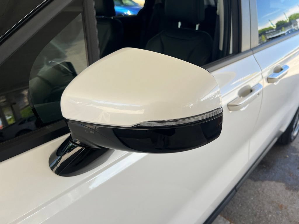 Certified 2025 Kia Carnival FWD image 28