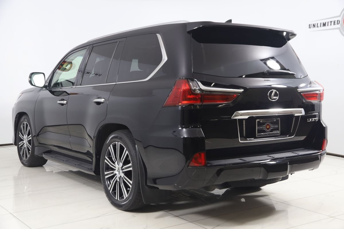 Used 2020 Lexus LX 570 4WD w/ Luxury Package image 4