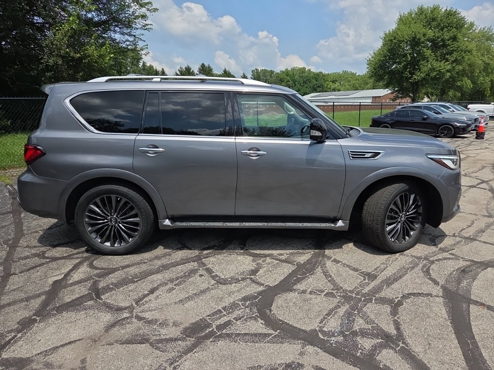 Used 2021 INFINITI QX80 Premium Select w/ Cargo Package AWD/4WD image 2