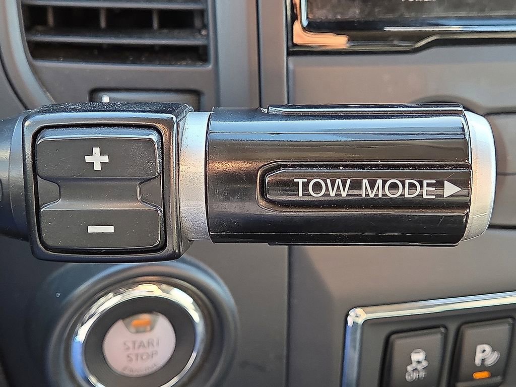 Used 2023 Nissan Titan SV image 29