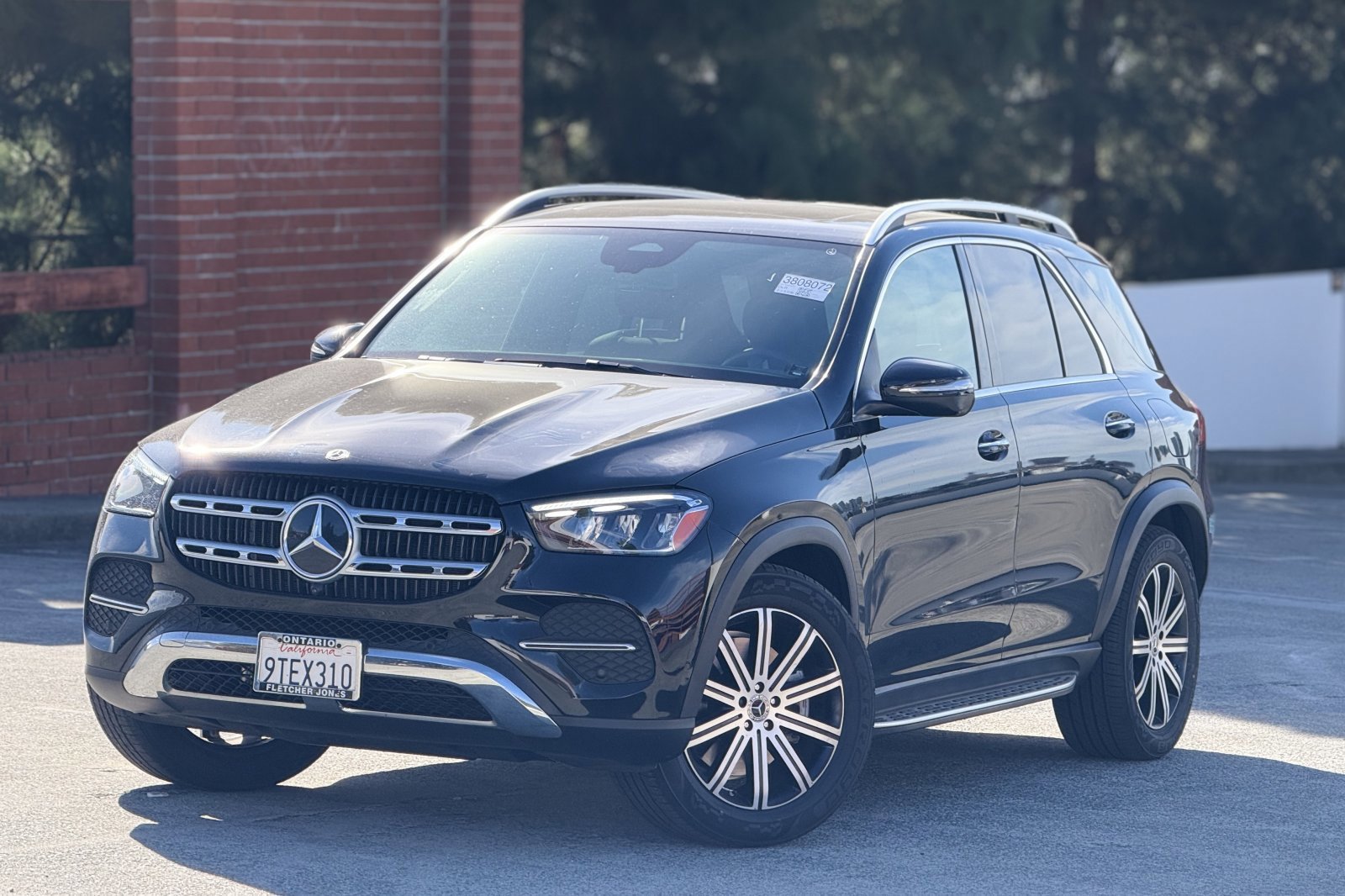 Used 2025 Mercedes-Benz GLE 450e 4MATIC image 4