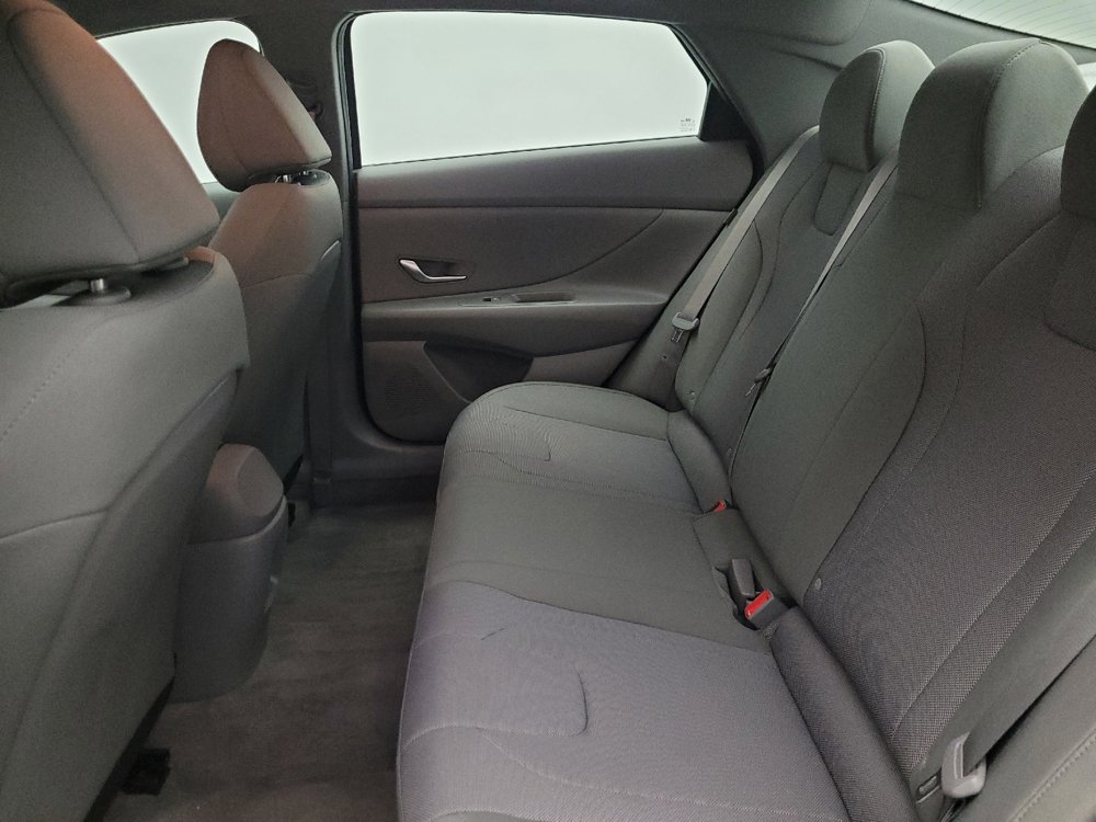 Used 2024 Hyundai Elantra SE FWD image 18