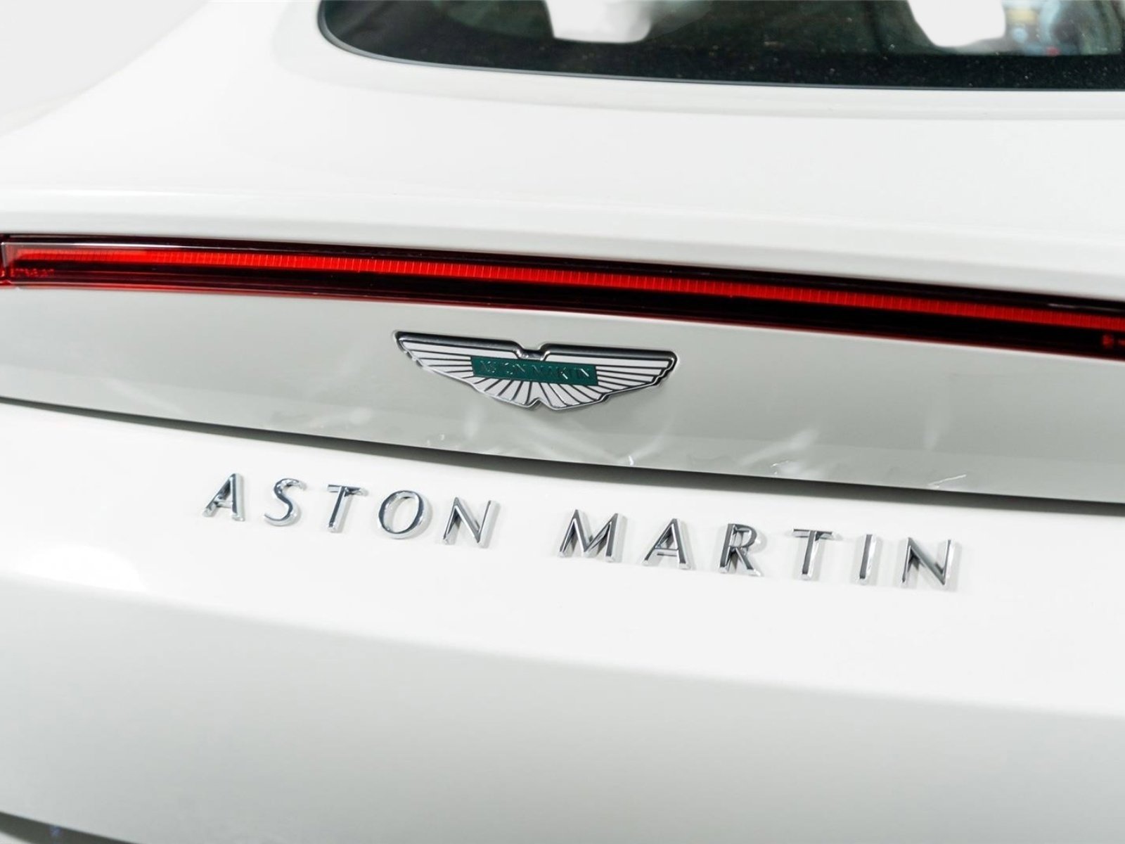Used 2025 Aston Martin V8 Vantage Coupe image 27