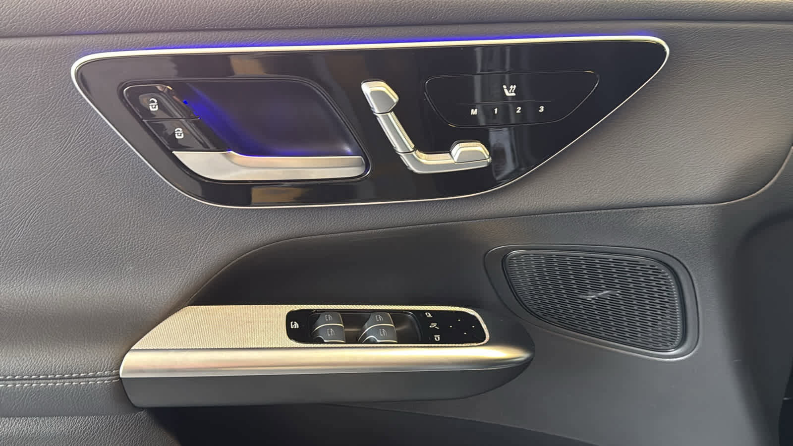 Used 2025 Mercedes-Benz GLC 300 4MATIC image 19