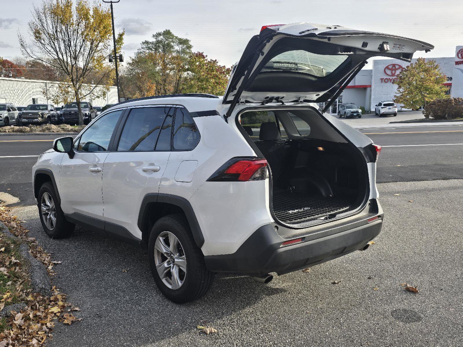 Used 2020 Toyota RAV4 XLE w/ Convenience Package image 6