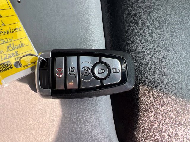 Used 2022 Ford Explorer XLT w/ Equipment Group 202A AWD/4WD image 39