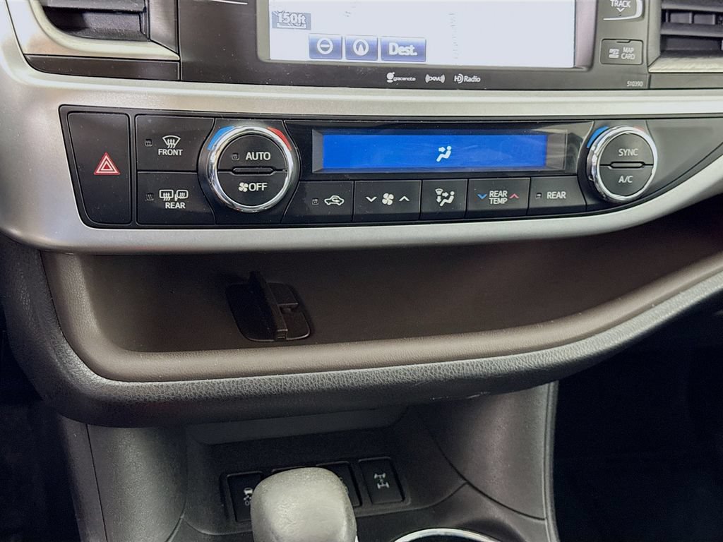 Certified 2019 Toyota Highlander XLE AWD/4WD image 10