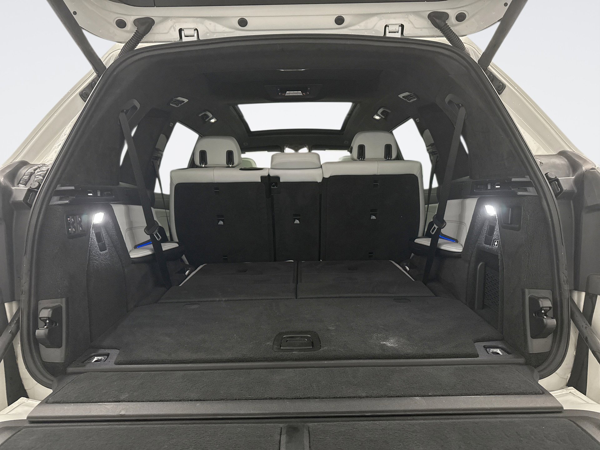 Used 2024 BMW X7 xDrive40i w/ Executive Package image 26