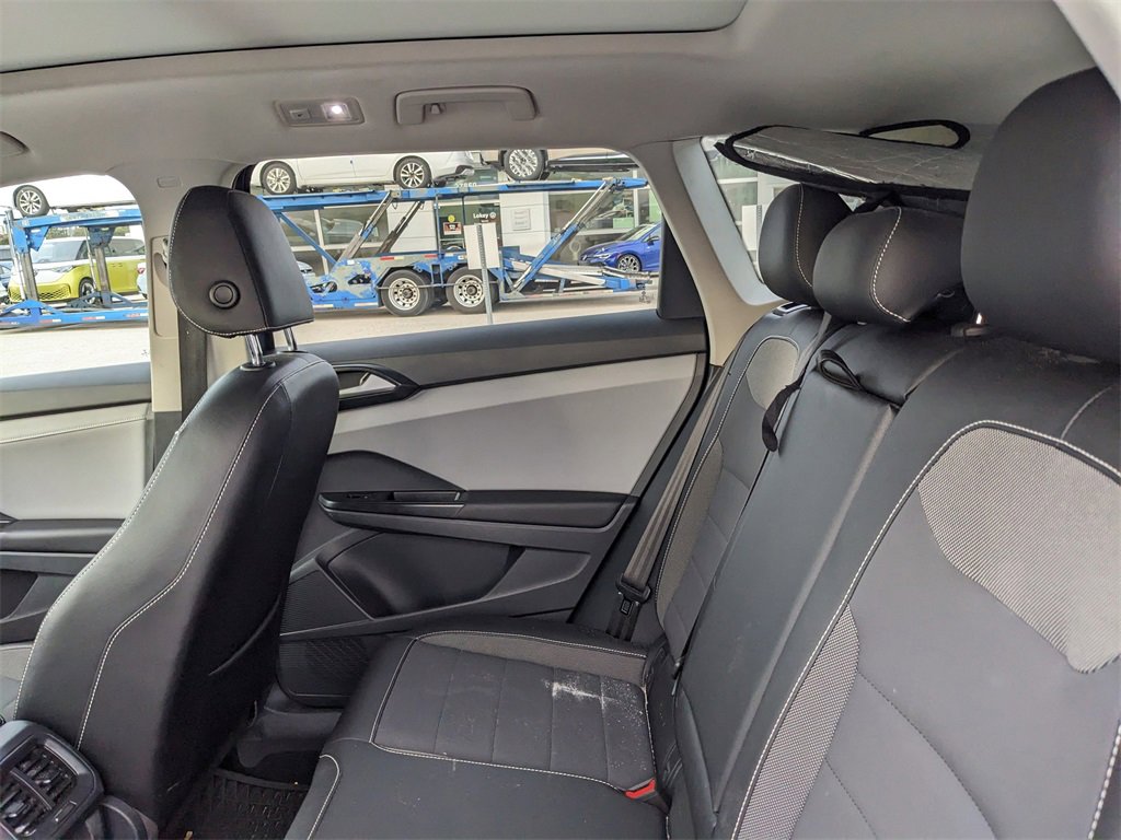 Certified 2023 Volkswagen Taos SE w/ Panoramic Sunroof Package image 9