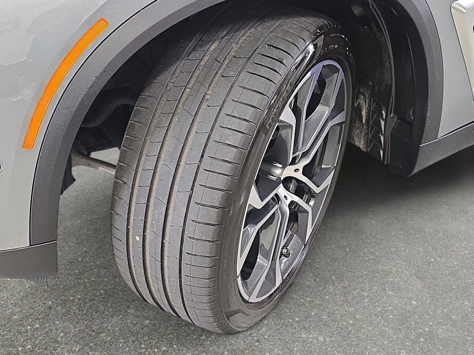 Used 2025 BMW X5 xDrive50e w/ Parking Assistance Package image 31