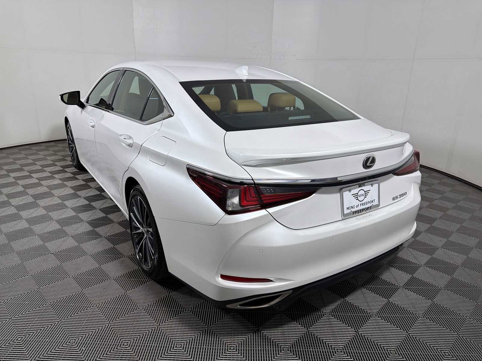 Used 2024 Lexus ES 350 w/ Premium Package image 5