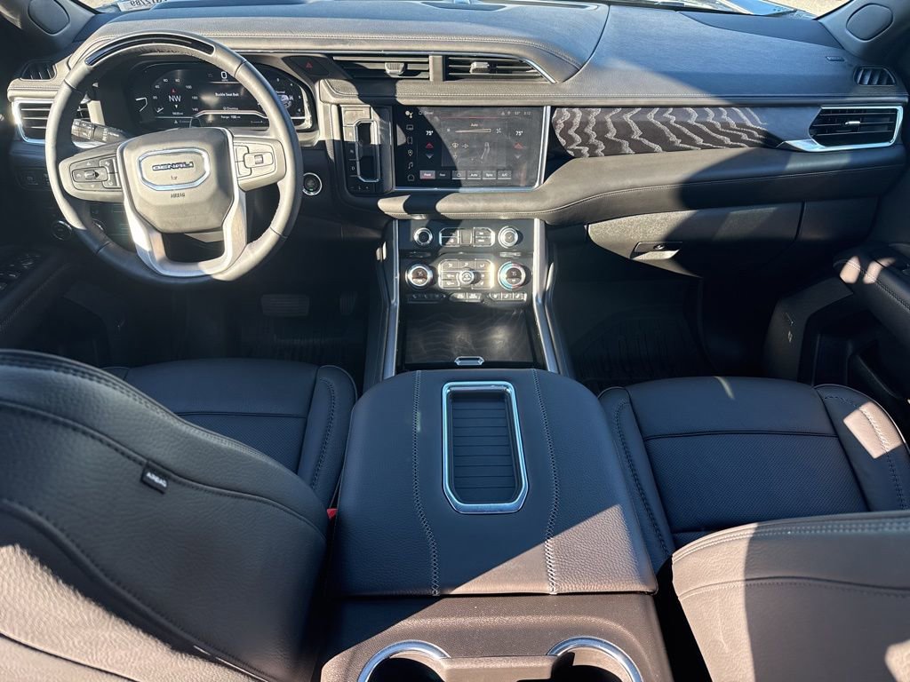Used 2023 GMC Yukon Denali w/ Denali Reserve Package image 17