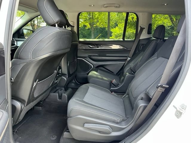 Used 2021 Jeep Grand Cherokee L Laredo w/ Luxury Tech Group I AWD/4WD image 15