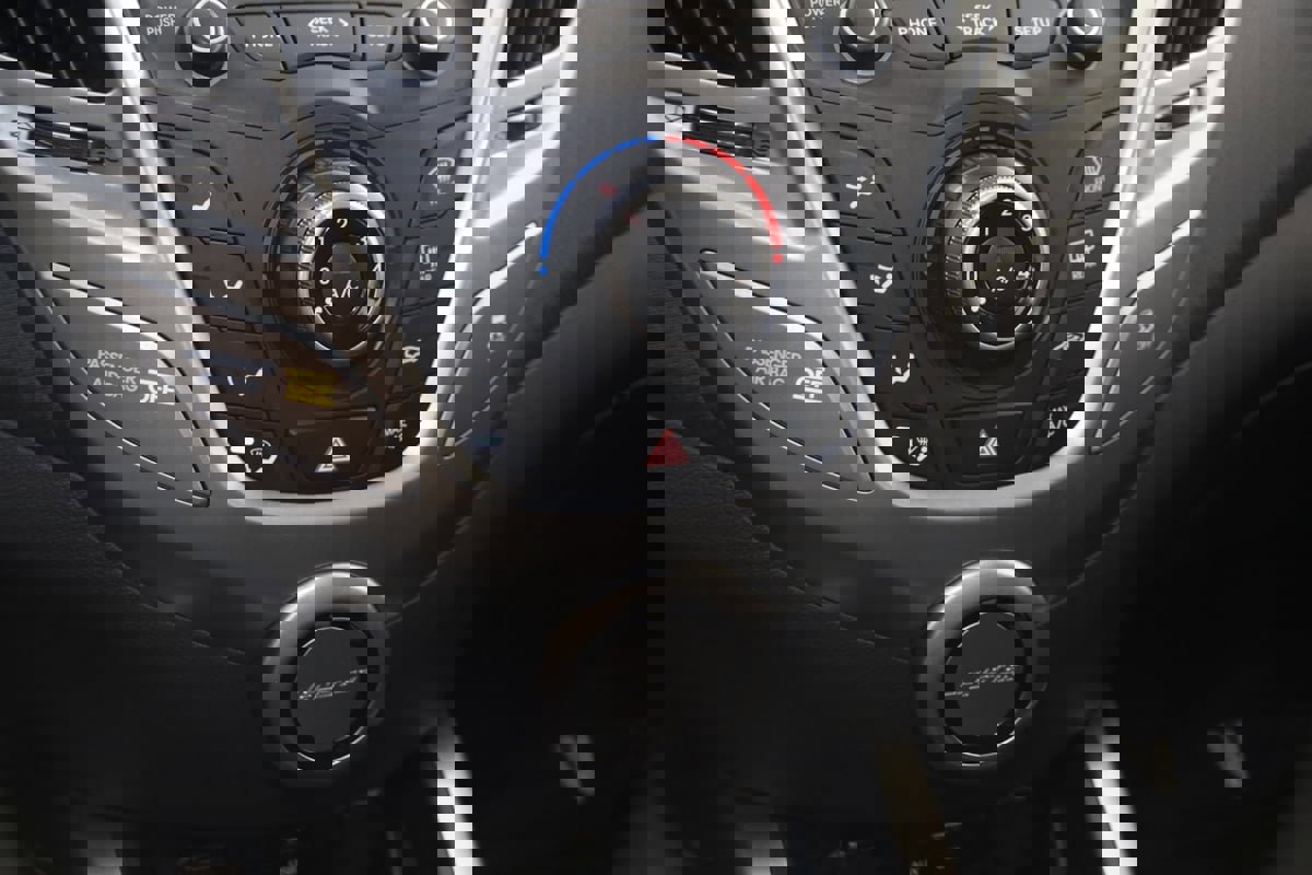 Used 2016 Hyundai Veloster w/ Option Group 02 image 23