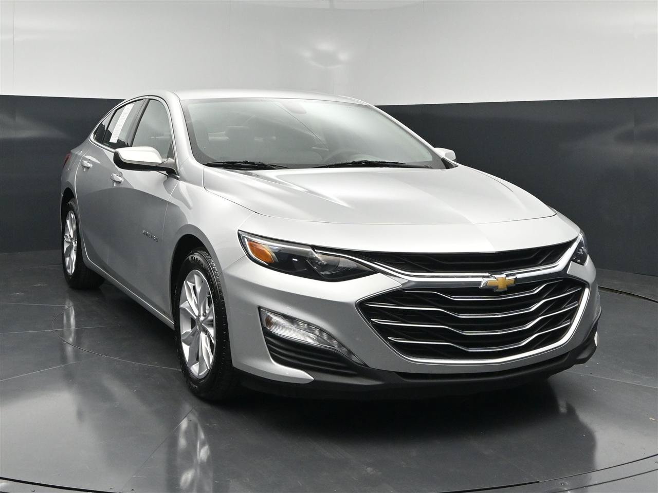 Used 2020 Chevrolet Malibu LT FWD image 1