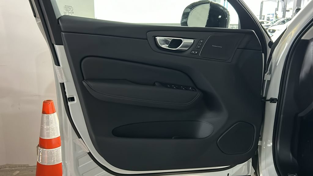 New 2026 Volvo XC60 B5 Plus w/ Protection Package Premier AWD/4WD image 9