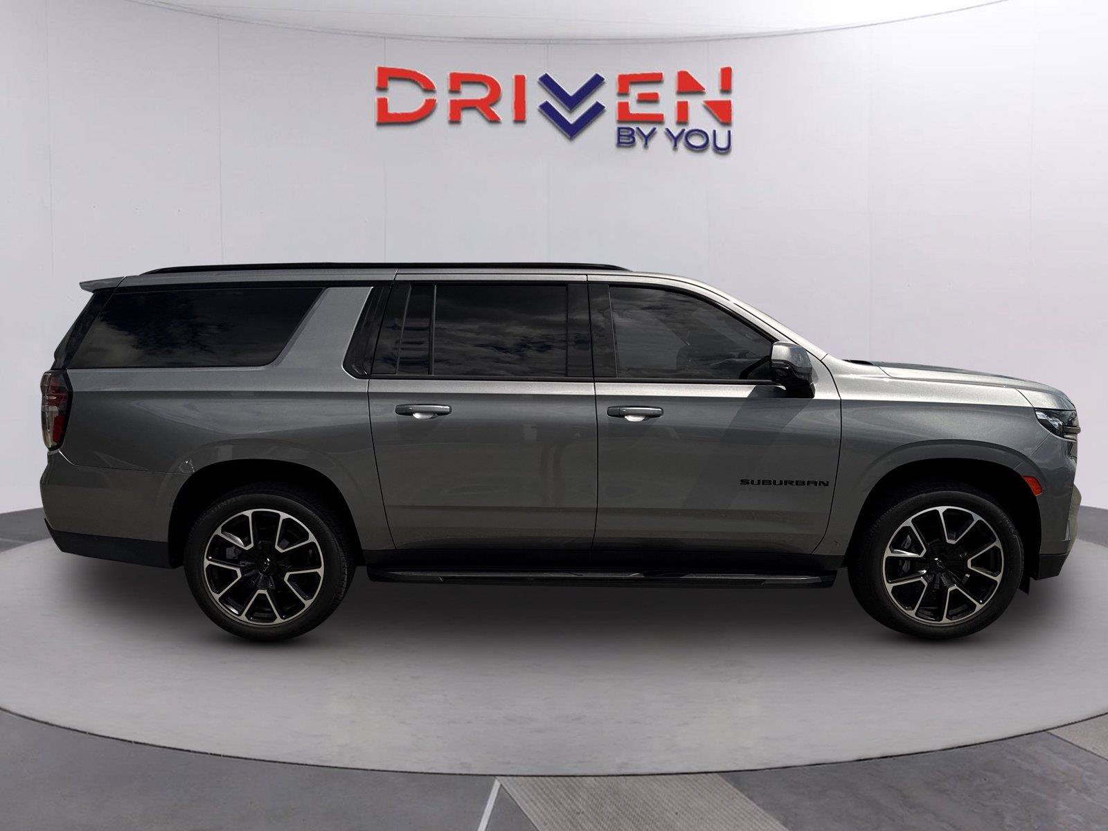 Used 2022 Chevrolet Suburban RST w/ Luxury Package AWD/4WD image 3