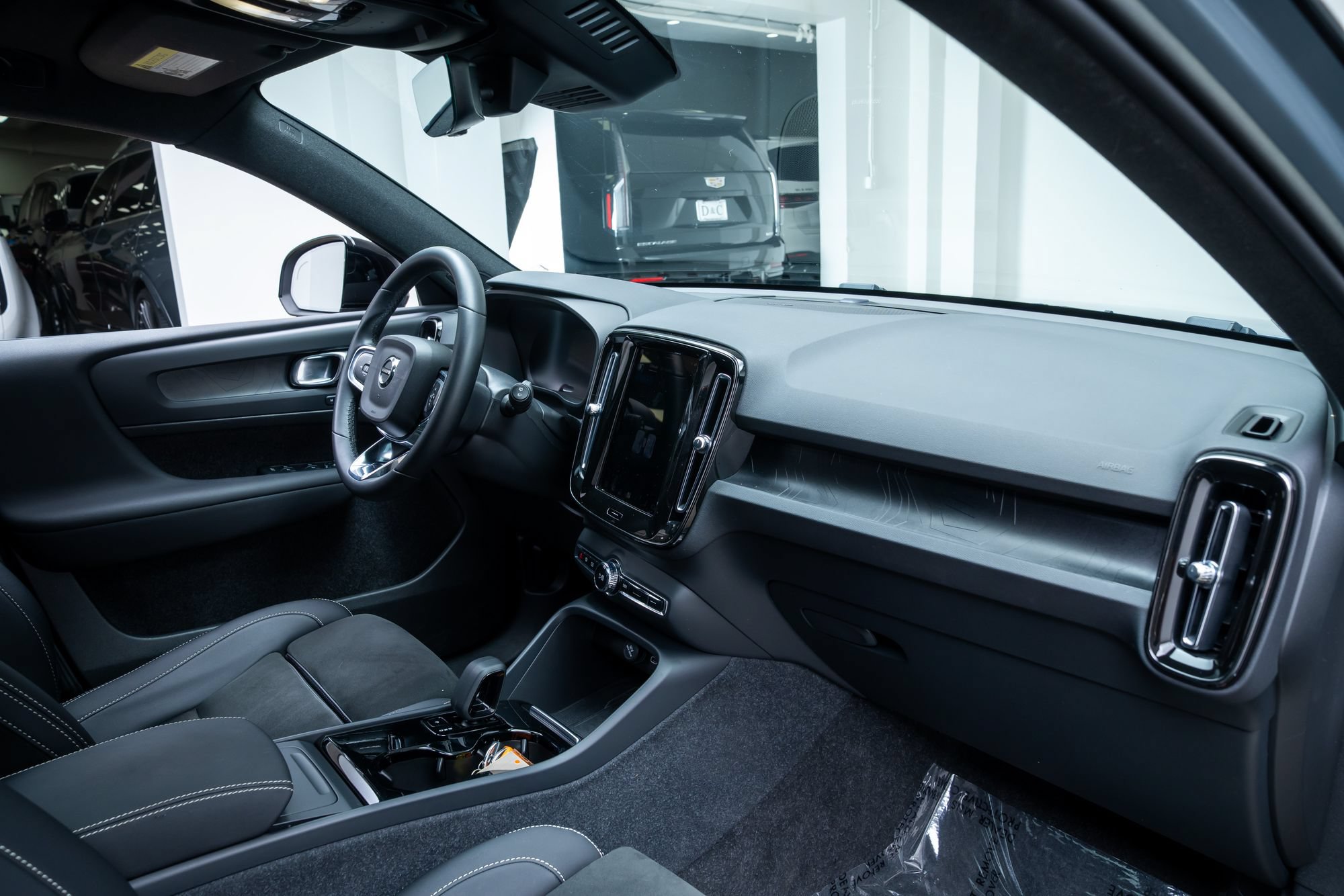 Used 2023 Volvo XC40 Recharge Ultimate w/ Protection Package Premier AWD/4WD image 26