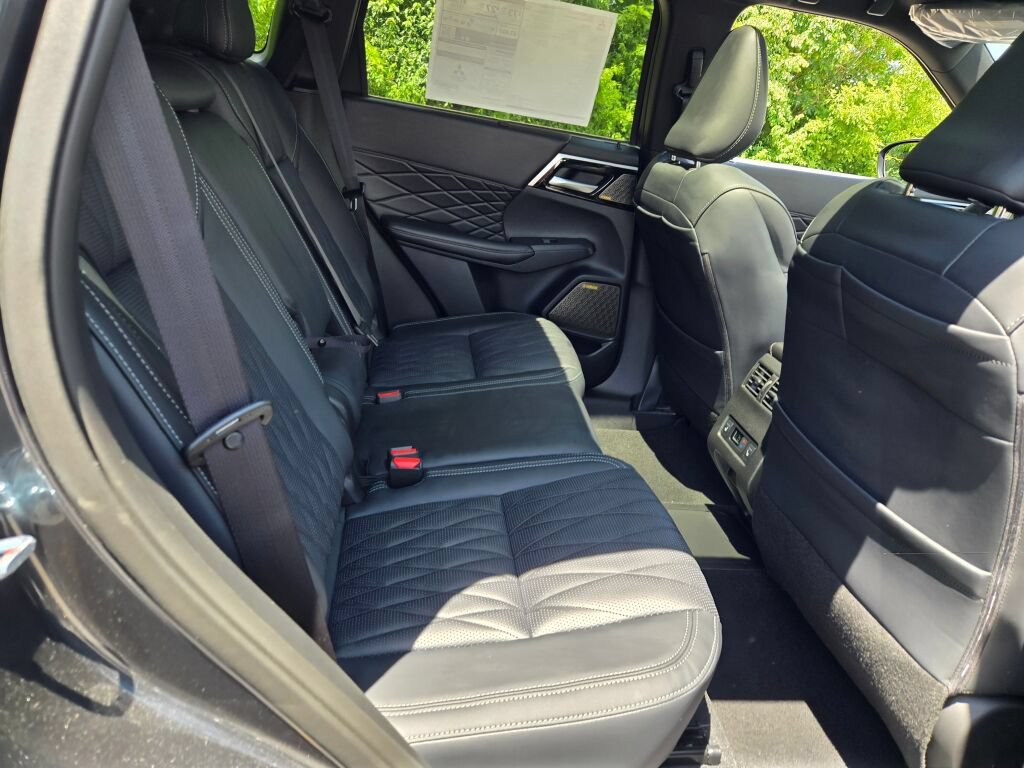 New 2026 Mitsubishi Outlander 4WD Plug-In Hybrid image 8