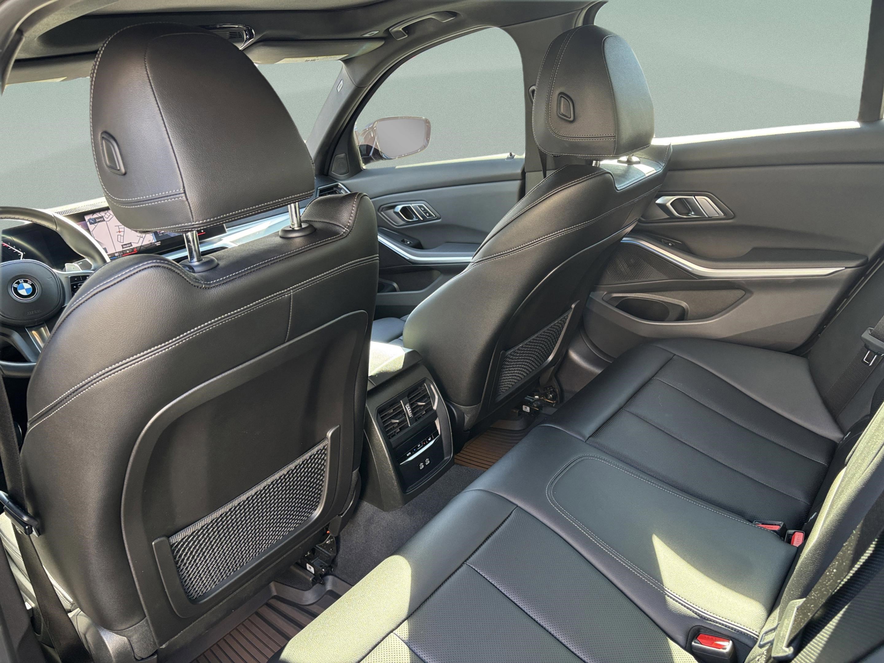 Used 2023 BMW 330i Sedan w/ M Sport Package image 28