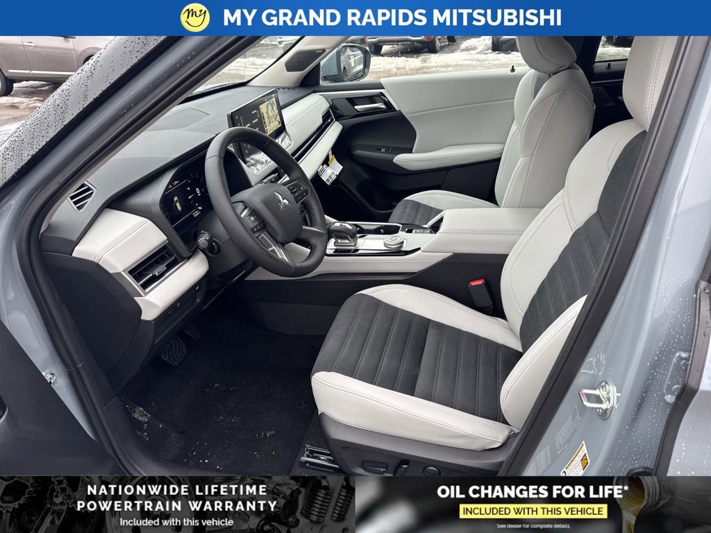 New 2026 Mitsubishi Outlander SE image 10