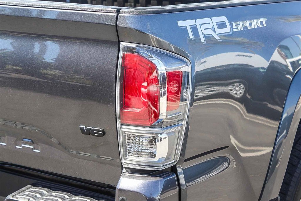 Used 2022 Toyota Tacoma TRD Sport w/ Technology Package image 7