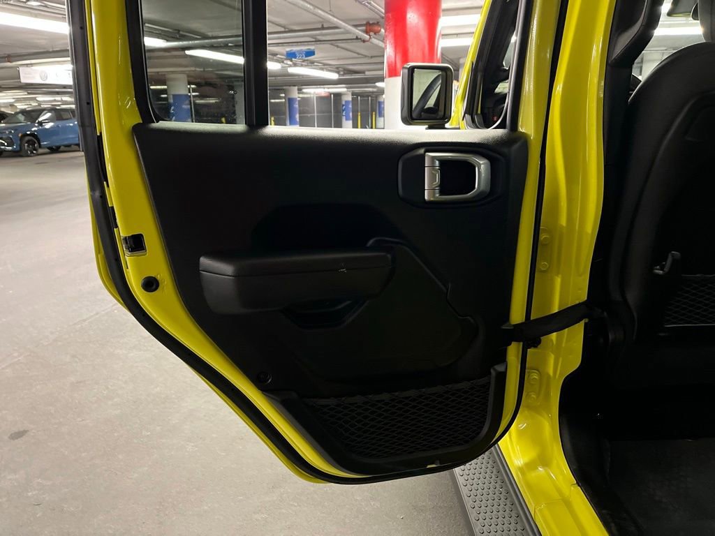 Used 2024 Jeep Wrangler Unlimited Rubicon w/ XTREMEE 35" Tire Package image 17