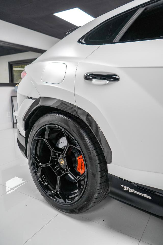 Used 2023 Lamborghini Urus Performante AWD/4WD image 11