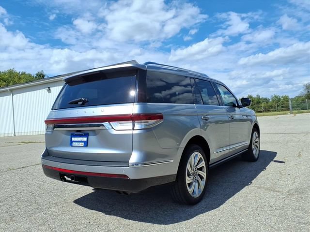 Used 2024 Lincoln Navigator Premiere AWD/4WD image 7