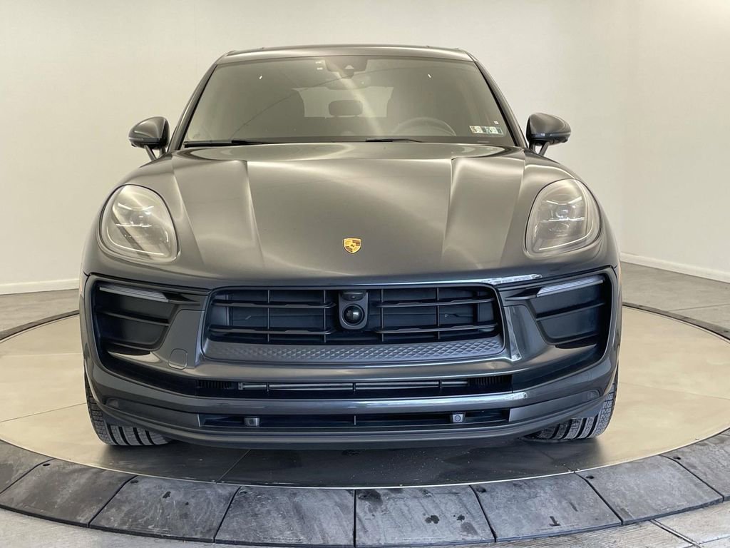 Certified 2025 Porsche Macan image 10