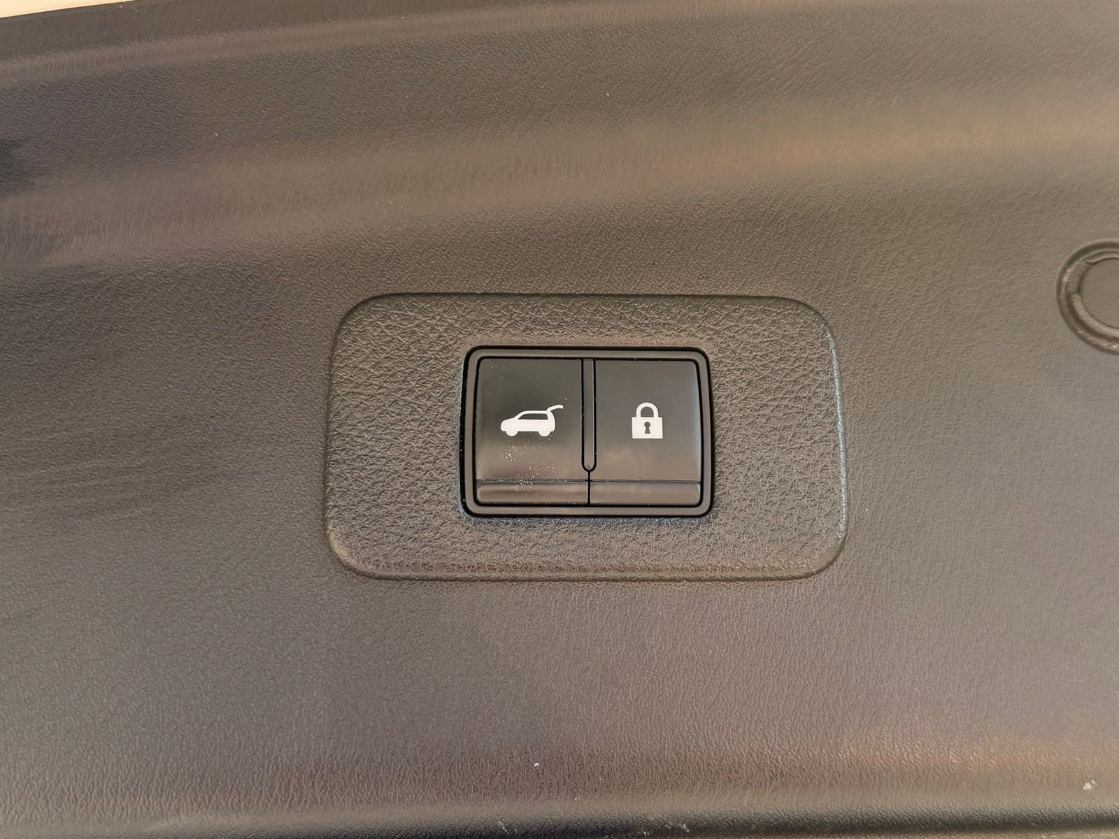 Used 2022 Nissan Armada SL w/ Captain's Chairs Package image 20