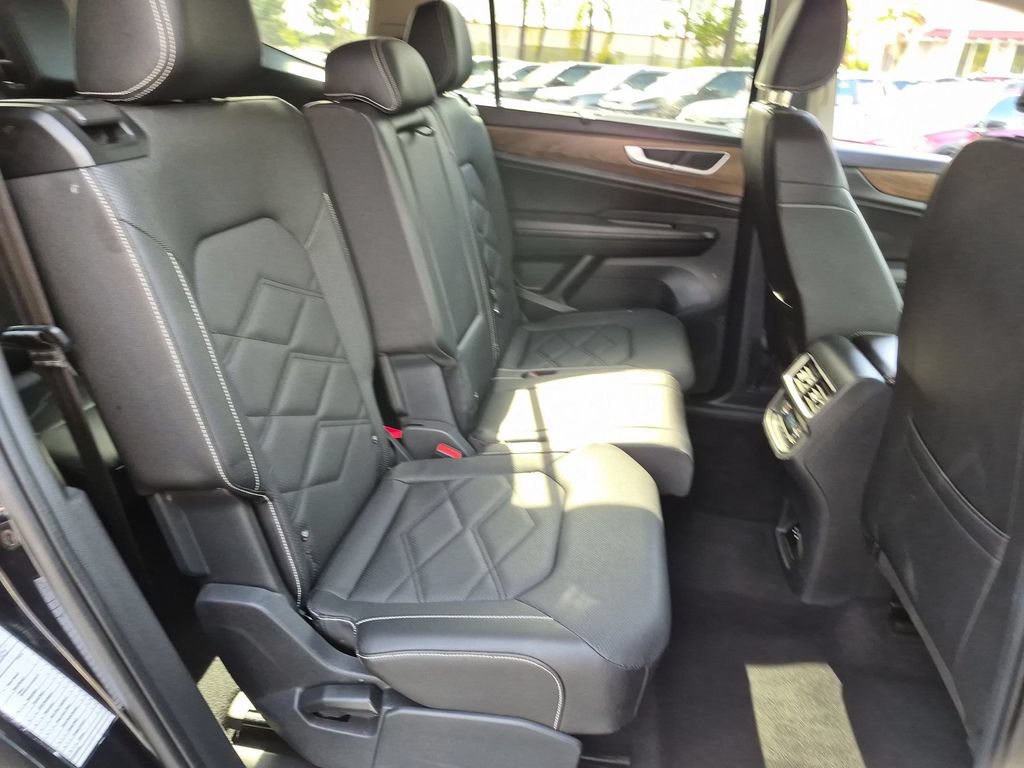 Used 2025 Volkswagen Atlas SE FWD image 31